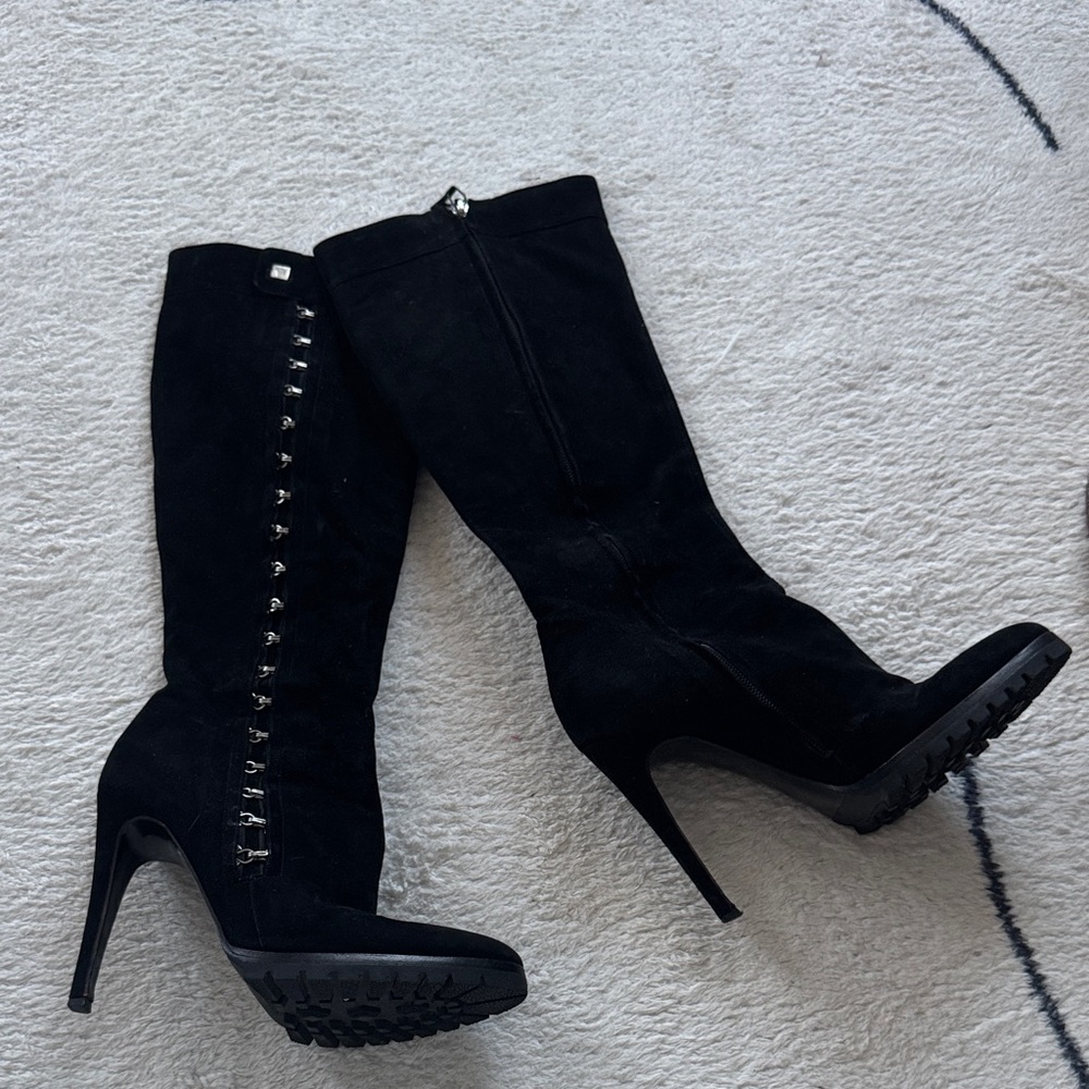 Elegant Black Knee-High Boots